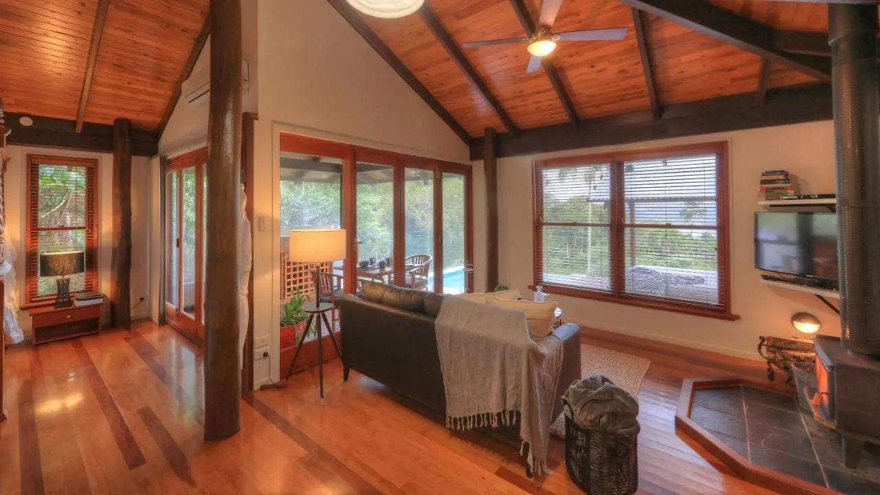 **** לינה וארוחת בוקר Montville Misty View Cottages אוסטרליה